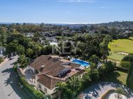 Villa for sale in Nueva Andalucia