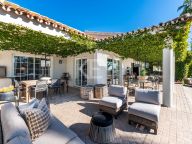 Villa for sale in Nueva Andalucia