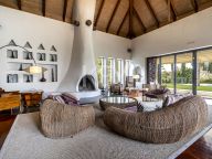 Villa en venta en El Campanario, Estepona