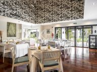 Villa en venta en El Campanario, Estepona
