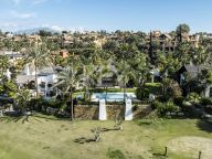 Villa en venta en El Campanario, Estepona
