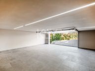 Villa for sale in El Paraiso, Estepona