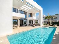 Villa for sale in El Paraiso, Estepona