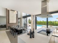 Villa for sale in El Paraiso, Estepona