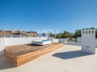 Villa for sale in El Paraiso, Estepona