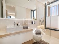 Villa for sale in El Paraiso, Estepona