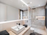 Villa for sale in El Paraiso, Estepona