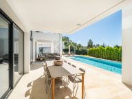 Villa for sale in El Paraiso, Estepona