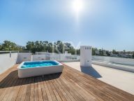 Villa for sale in El Paraiso, Estepona