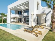 Villa for sale in El Paraiso, Estepona