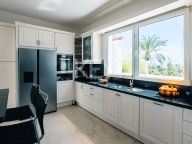 Villa for sale in New Golden Mile, Estepona