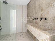 Villa Pareada en venta en El Paraiso, Estepona