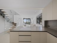 Villa Pareada en venta en El Paraiso, Estepona