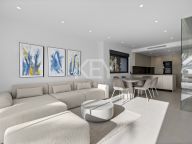 Villa Pareada en venta en El Paraiso, Estepona