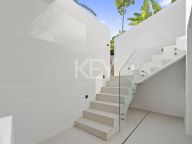 Villa Pareada en venta en El Paraiso, Estepona