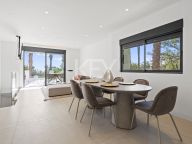 Villa Pareada en venta en El Paraiso, Estepona