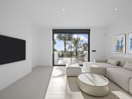 Villa Pareada en venta en El Paraiso, Estepona