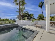 Villa Pareada en venta en El Paraiso, Estepona