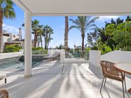 Villa Pareada en venta en El Paraiso, Estepona