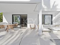 Villa Pareada en venta en El Paraiso, Estepona