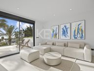 Villa Pareada en venta en El Paraiso, Estepona