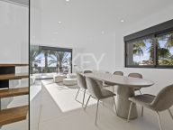 Villa Pareada en venta en El Paraiso, Estepona
