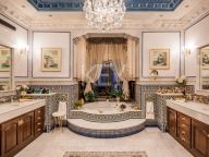 Villa en venta en Sierra Blanca, Marbella Golden Mile