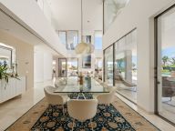 Villa en venta en La Cerquilla, Nueva Andalucia