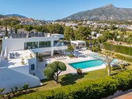 Villa en venta en La Cerquilla, Nueva Andalucia
