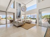 Villa en venta en La Cerquilla, Nueva Andalucia