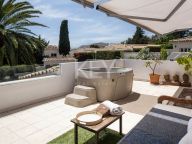 Villa for sale in Fuente del Espanto, Benahavis