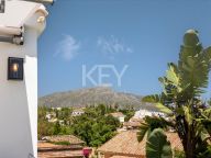 Villa for sale in Fuente del Espanto, Benahavis