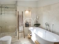 Villa for sale in Fuente del Espanto, Benahavis