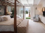 Villa for sale in Fuente del Espanto, Benahavis