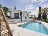 Villa for sale in Elviria, Marbella East