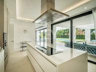 Villa for sale in Los Flamingos, Benahavis