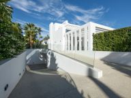 Villa for sale in Los Flamingos, Benahavis
