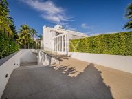 Villa for sale in Los Flamingos, Benahavis
