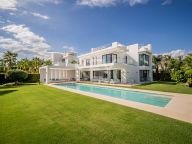 Villa for sale in Los Flamingos, Benahavis