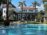 Villa for sale in Atalaya de Rio Verde, Nueva Andalucia