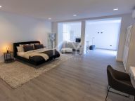 Villa for sale in Atalaya de Rio Verde, Nueva Andalucia