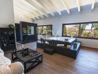 Villa for sale in Atalaya de Rio Verde, Nueva Andalucia