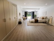 Villa for sale in Atalaya de Rio Verde, Nueva Andalucia