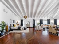 Villa for sale in Atalaya de Rio Verde, Nueva Andalucia