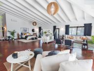 Villa for sale in Atalaya de Rio Verde, Nueva Andalucia