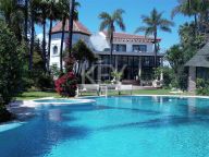 Villa for sale in Atalaya de Rio Verde, Nueva Andalucia