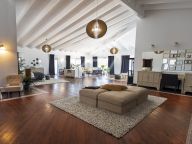 Villa for sale in Atalaya de Rio Verde, Nueva Andalucia