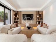 Villa for sale in Atalaya de Rio Verde, Nueva Andalucia