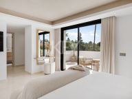 Villa for sale in Atalaya de Rio Verde, Nueva Andalucia