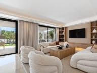 Villa for sale in Atalaya de Rio Verde, Nueva Andalucia